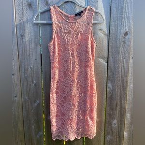 Pinky Lace Body-con Dress